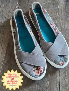 Blowfish Malibu Sneaker Womens Size 7.5M Lacey Mariachi Elastic Detail Slip On